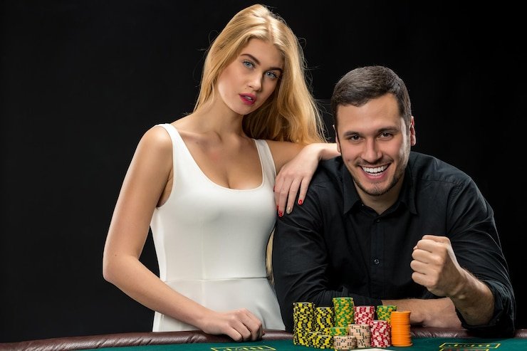 Multi-Bet interface showing three simultaneous roulette wagers with individual payoff lines